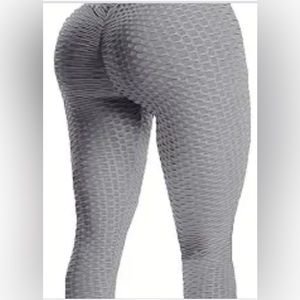 High waist gray honey comb yoga leggings with ruching in back. Fits L & XL